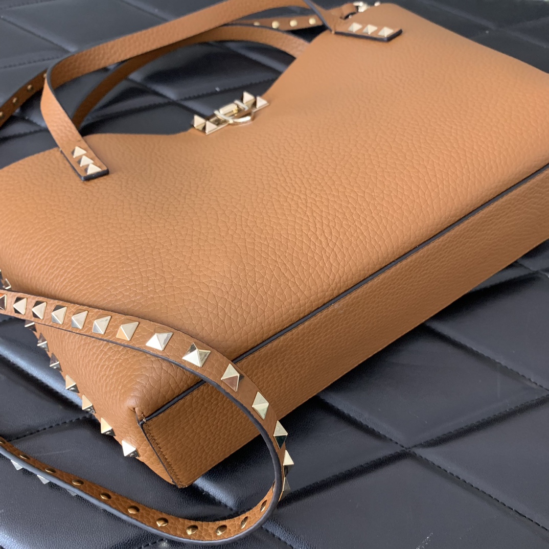 Valentino Garavani Rockstud Tote Bag in Brown Grainy Calfskin